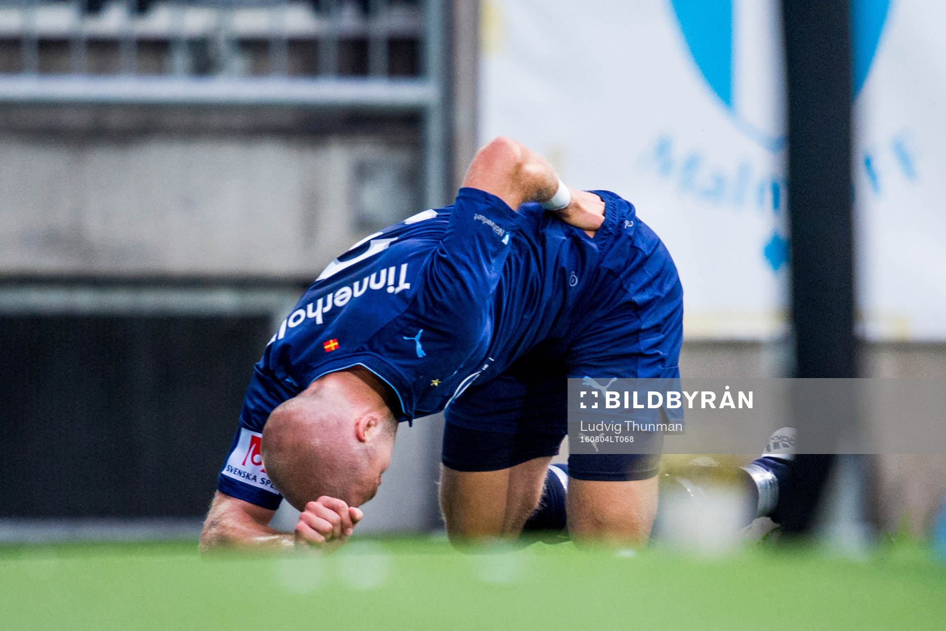 Malmö FFs Anton Tinnerholm har ont i ryggen