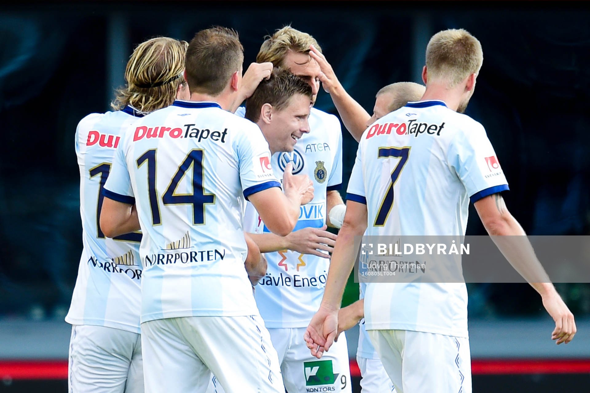 Gefles spelare jublar