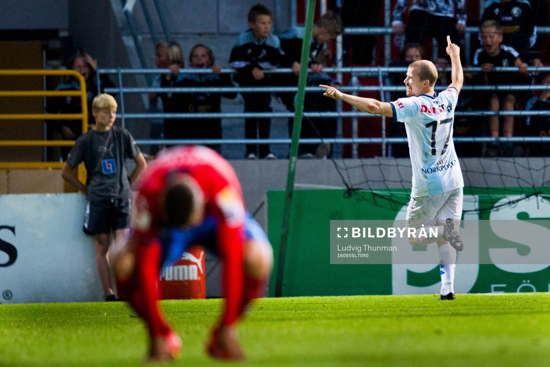 Gefles Jonas Lantto jublar efter han gjort 2-3 under fotbollsmatchen i Allsvenskan mellan Helsingborg och Gefle den 5 augusti 2016 i Helsingborg.