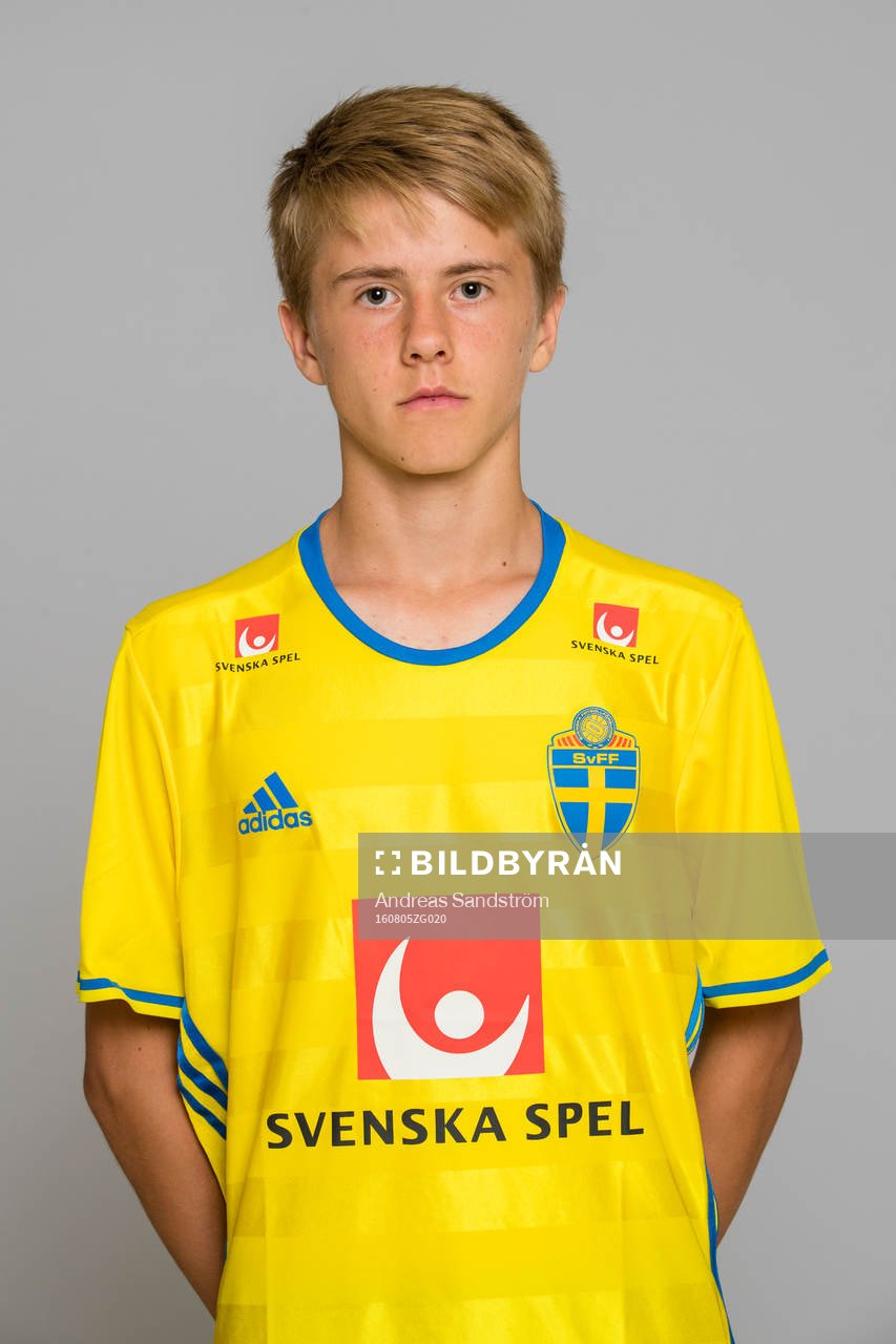 Erik Ahlstrand som spelar i P15/01 landslaget i fotboll