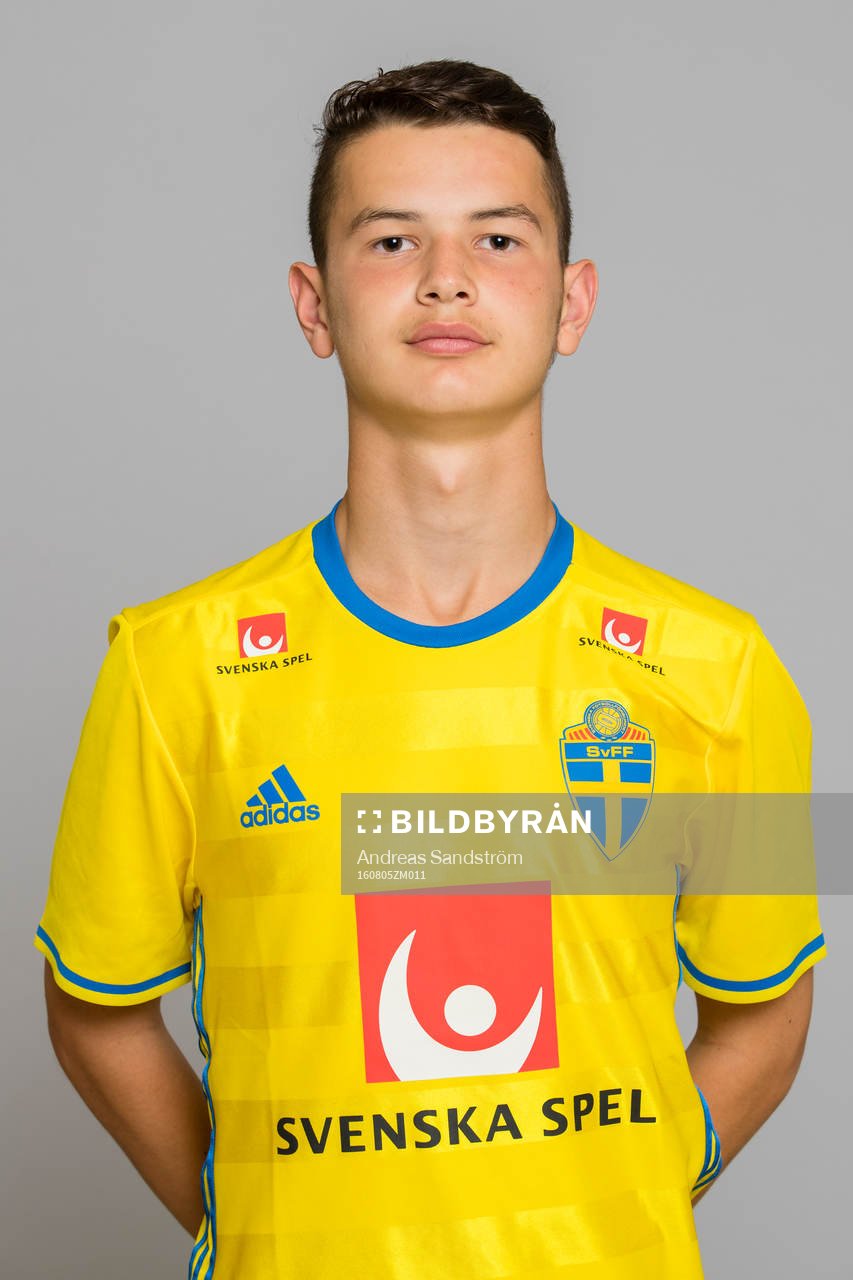 Benjamin Hajdari som spelar i P15/01 landslaget i fotboll