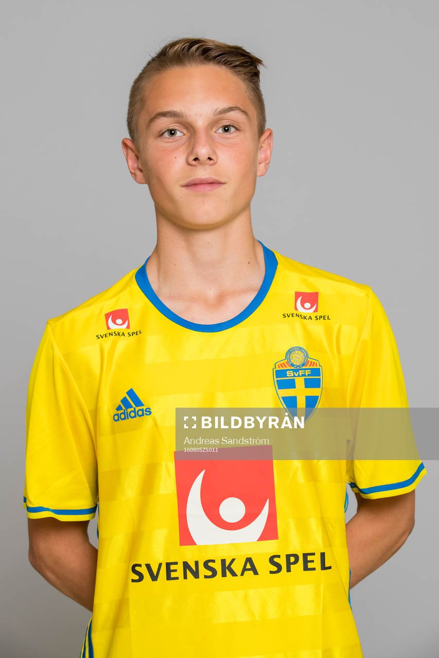 Albin Palmlöv som spelar i P15/01 landslaget i fotboll