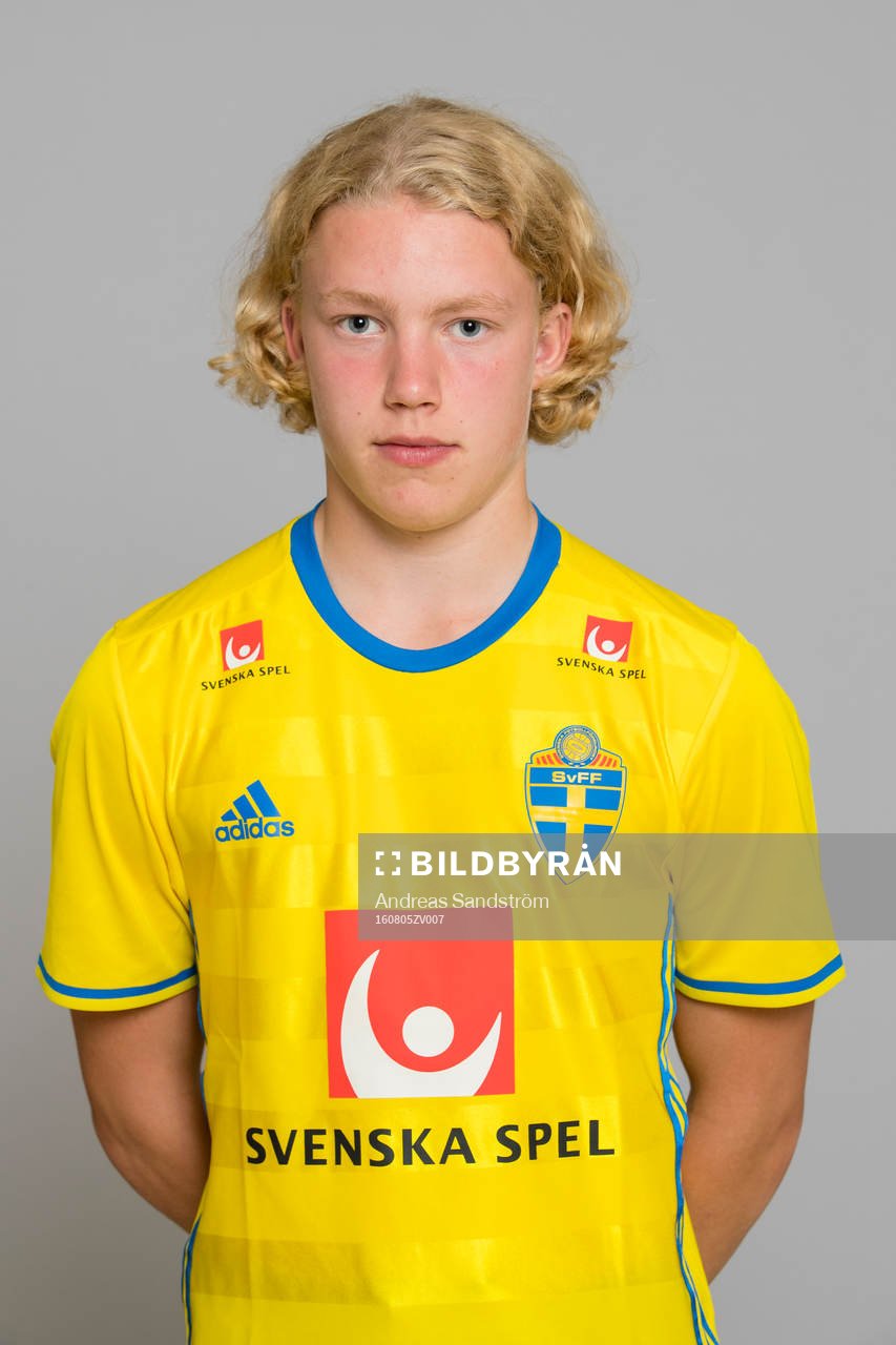 Karl Henriksson som spelar i P15/01 landslaget i fotboll