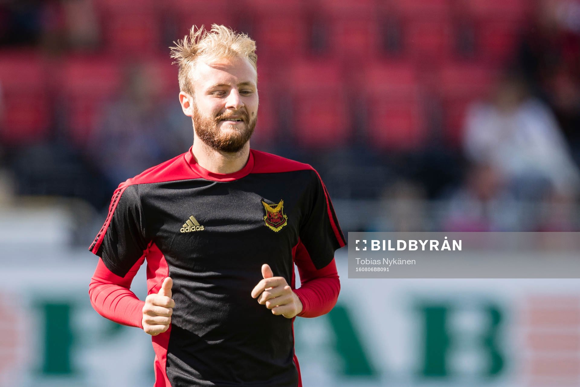 Östersunds Curtis Edwards värmer upp