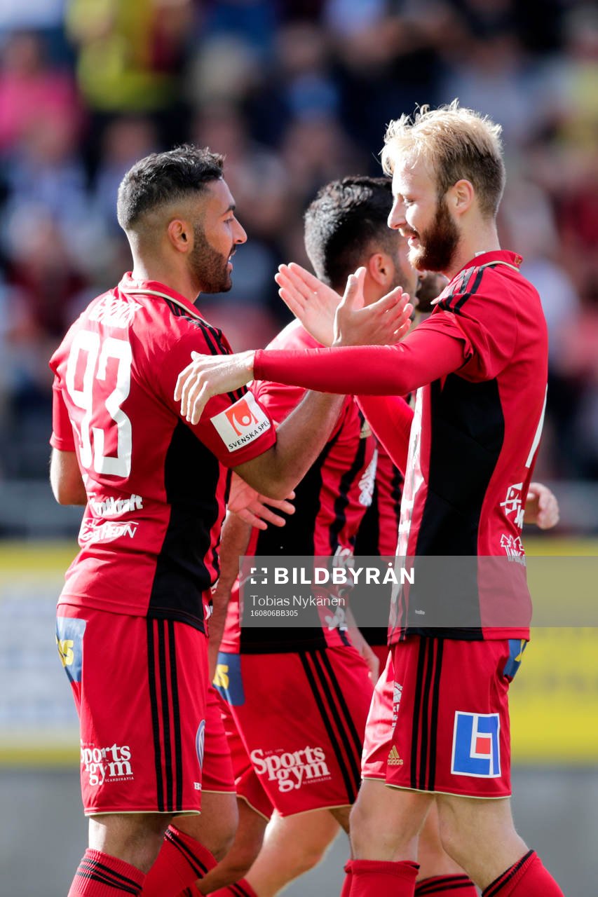 Östersunds Saman Ghoddos jublar