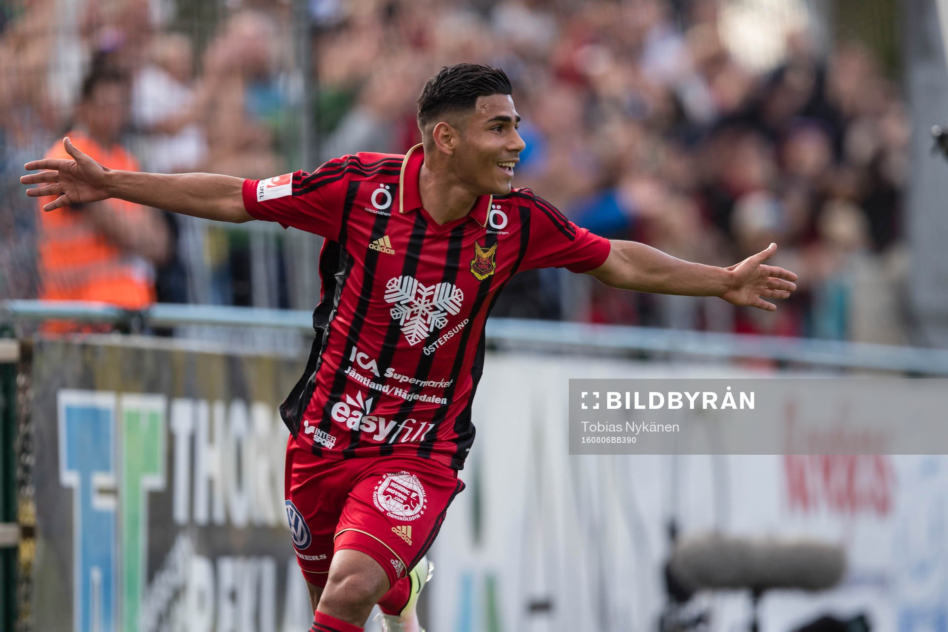 Östersunds Hosam Aiesh jublar