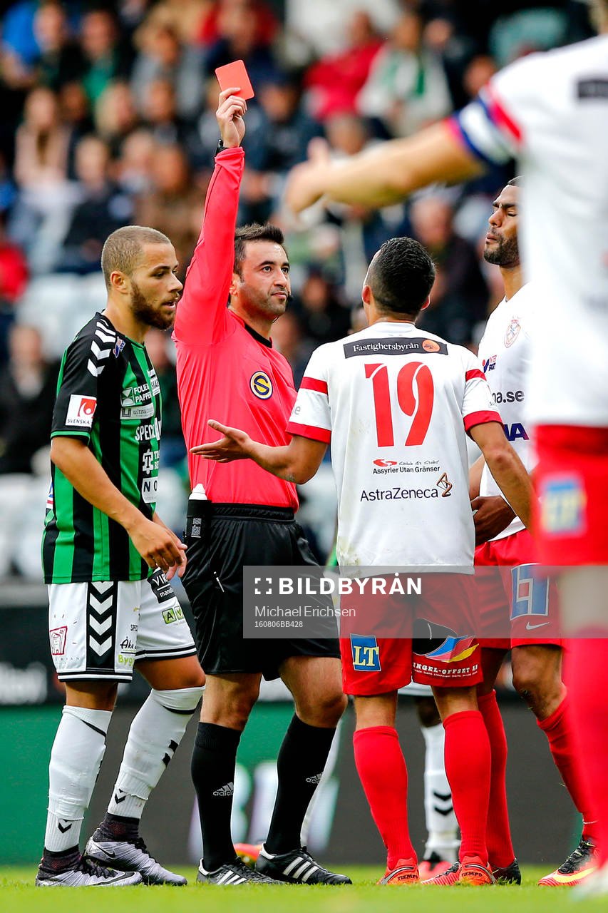 Assyriskas Kyle Konwea går rött kort av domaren Diako