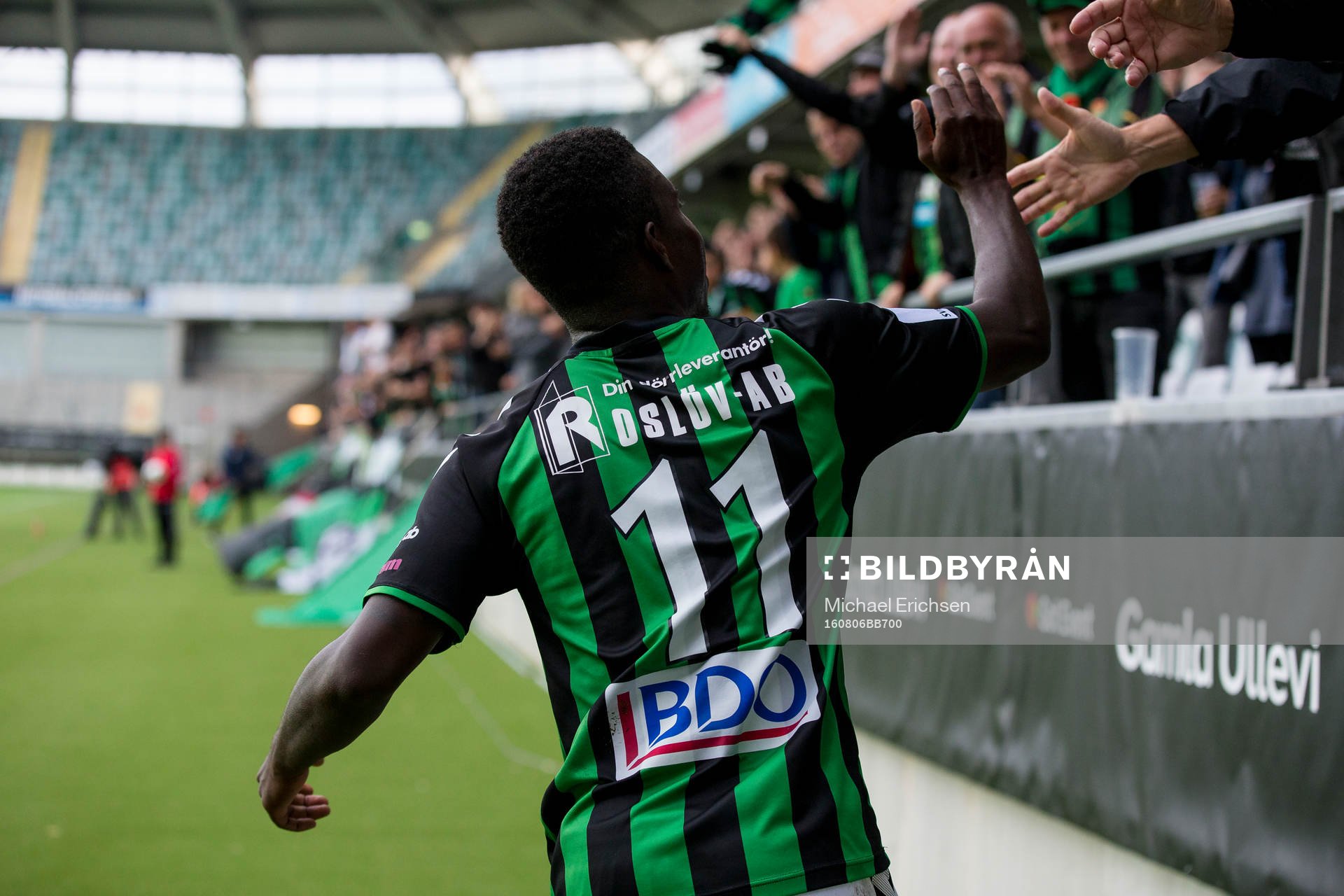 GAIS Kieron Cadogan jublar ihop med fans