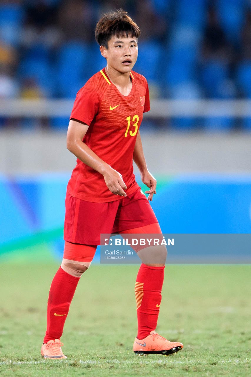 Kinas Fengyue Pang i fotbollsmatchen mellan Sydafrika och