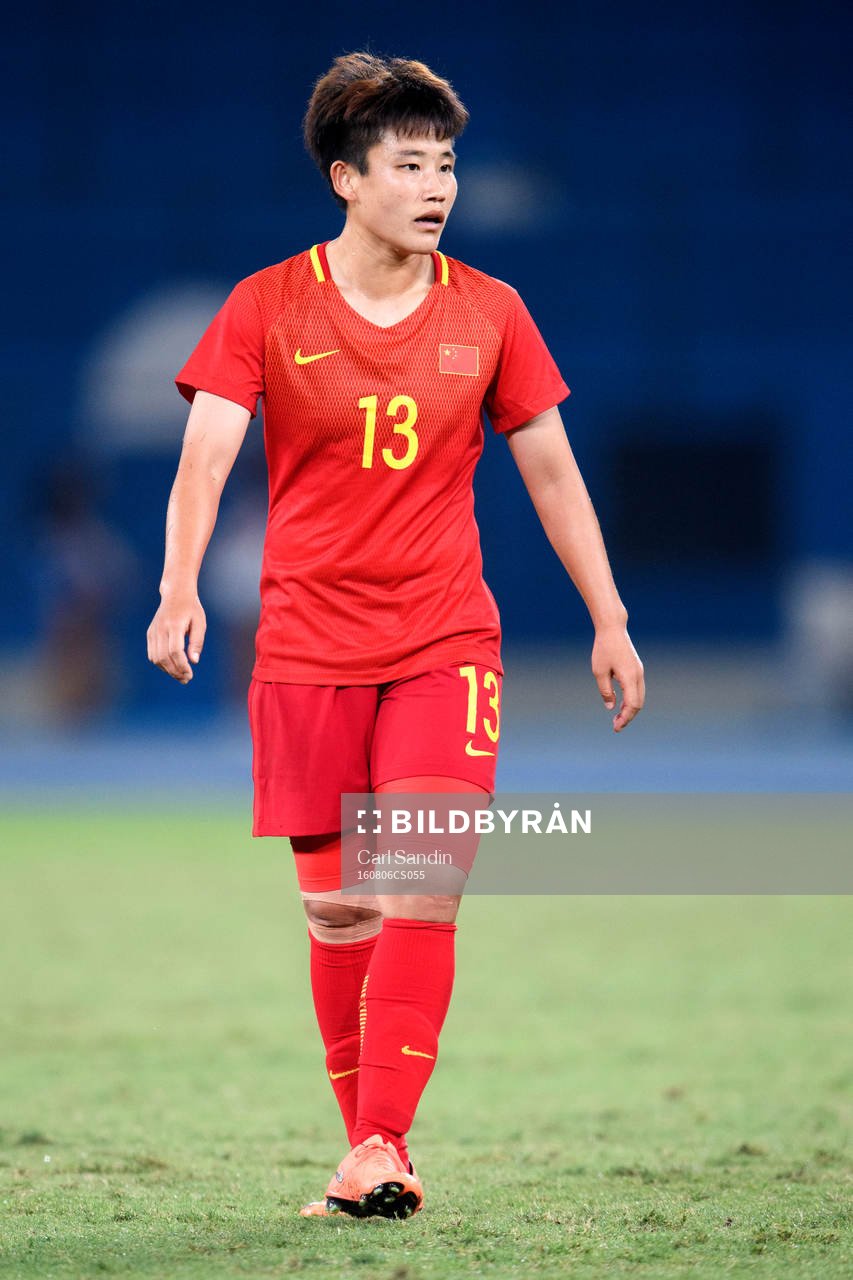 Kinas Fengyue Pang i fotbollsmatchen mellan Sydafrika och
