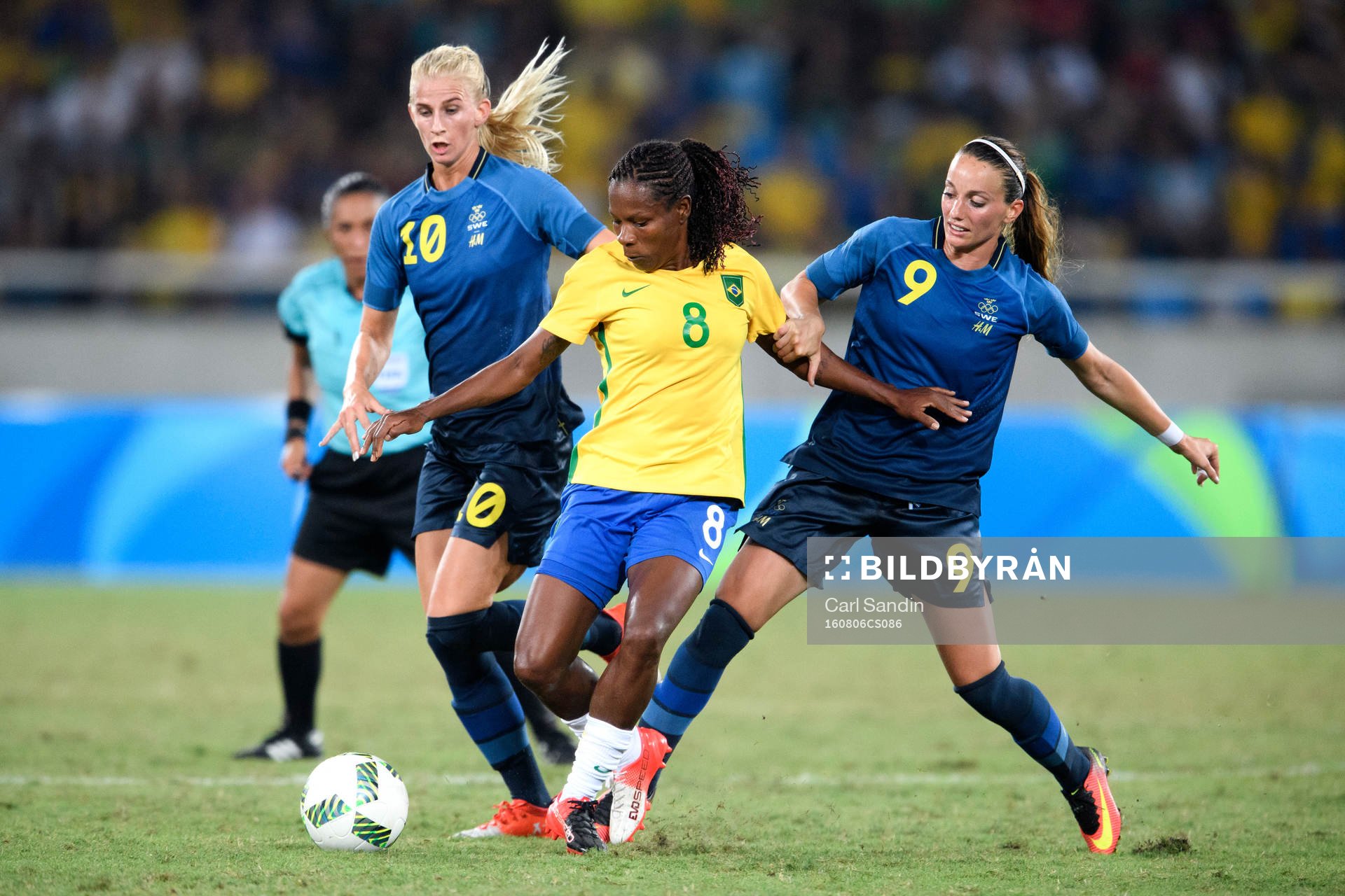 Sveriges Sofia Jakobsson och Kosovare Asllani