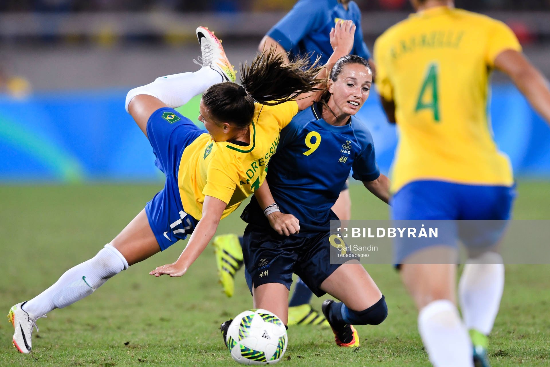 Brasiliens Andressa och Sveriges Kosovare Asllani  i