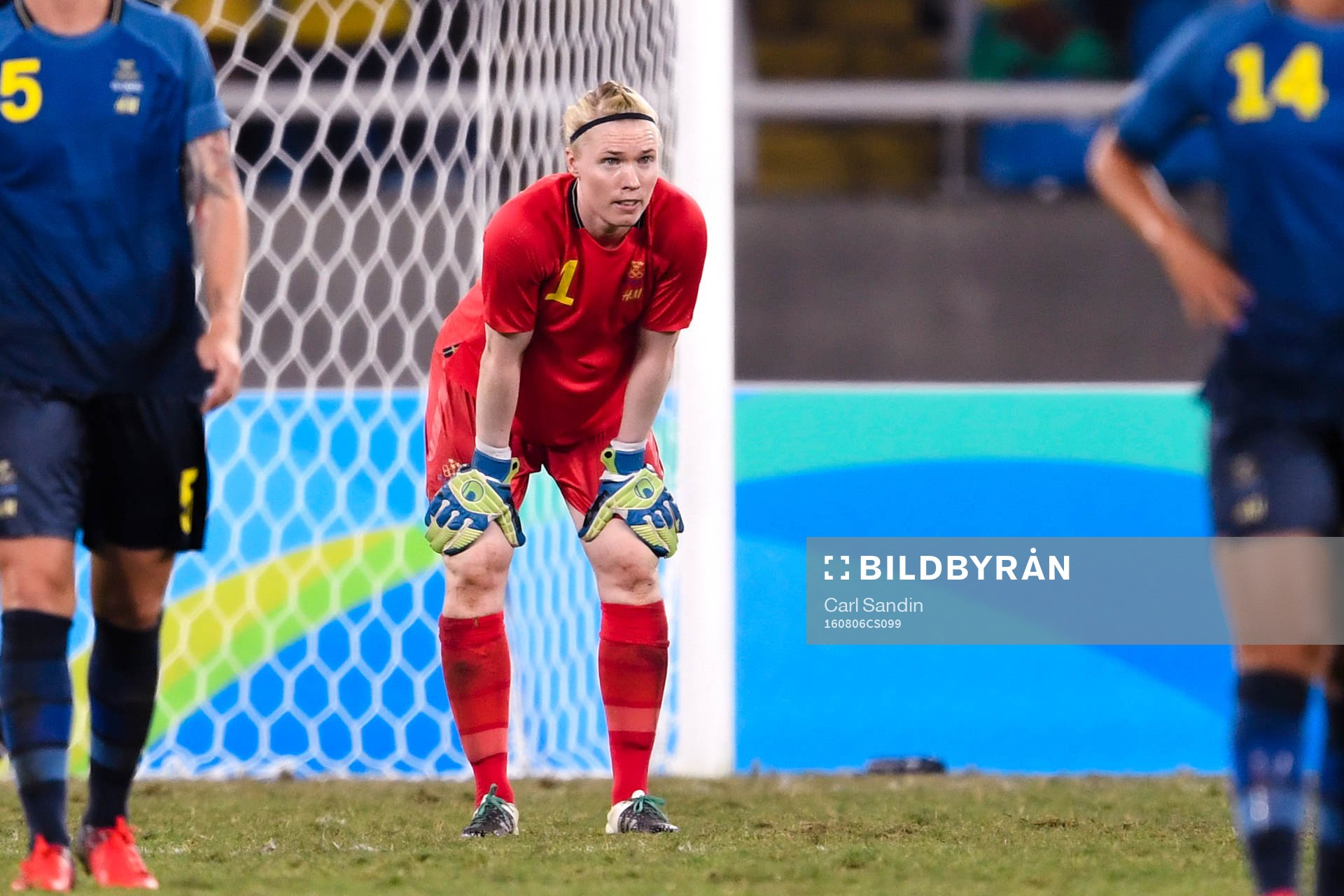 Sveriges målvakt Hedvig Lindahl deppar