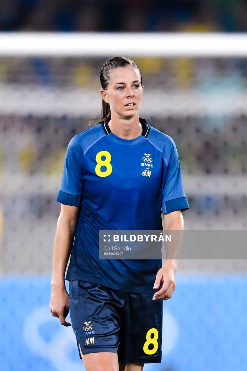 Sveriges Lotta Schelin deppar i fotbollsmatchen mellan