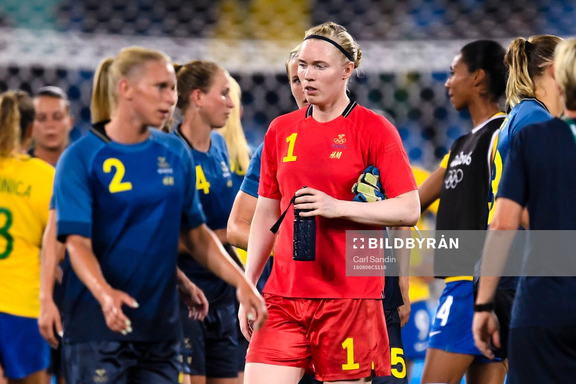 Sveriges målvakt Hedvig Lindahl deppar