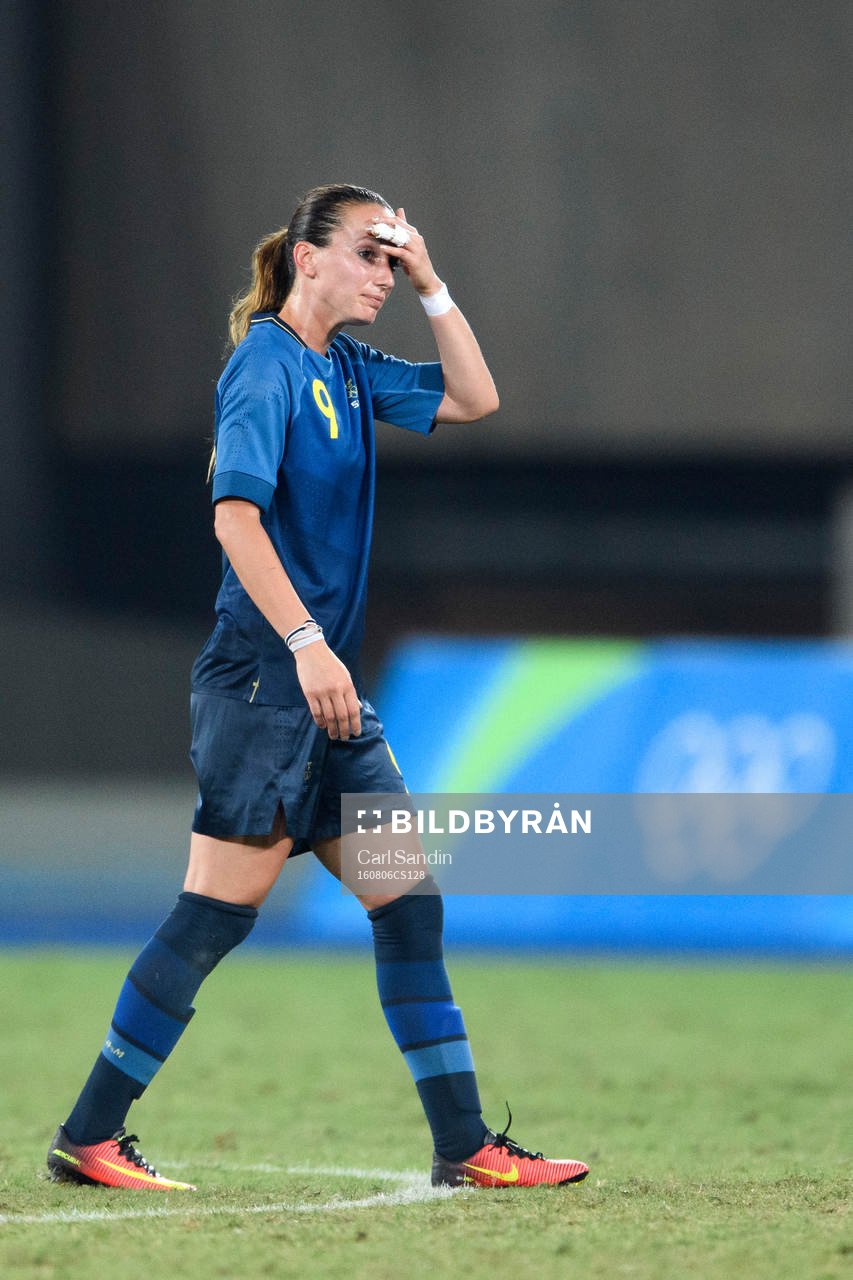 Sveriges Kosovare Asllani deppar i fotbollsmatchen mellan
