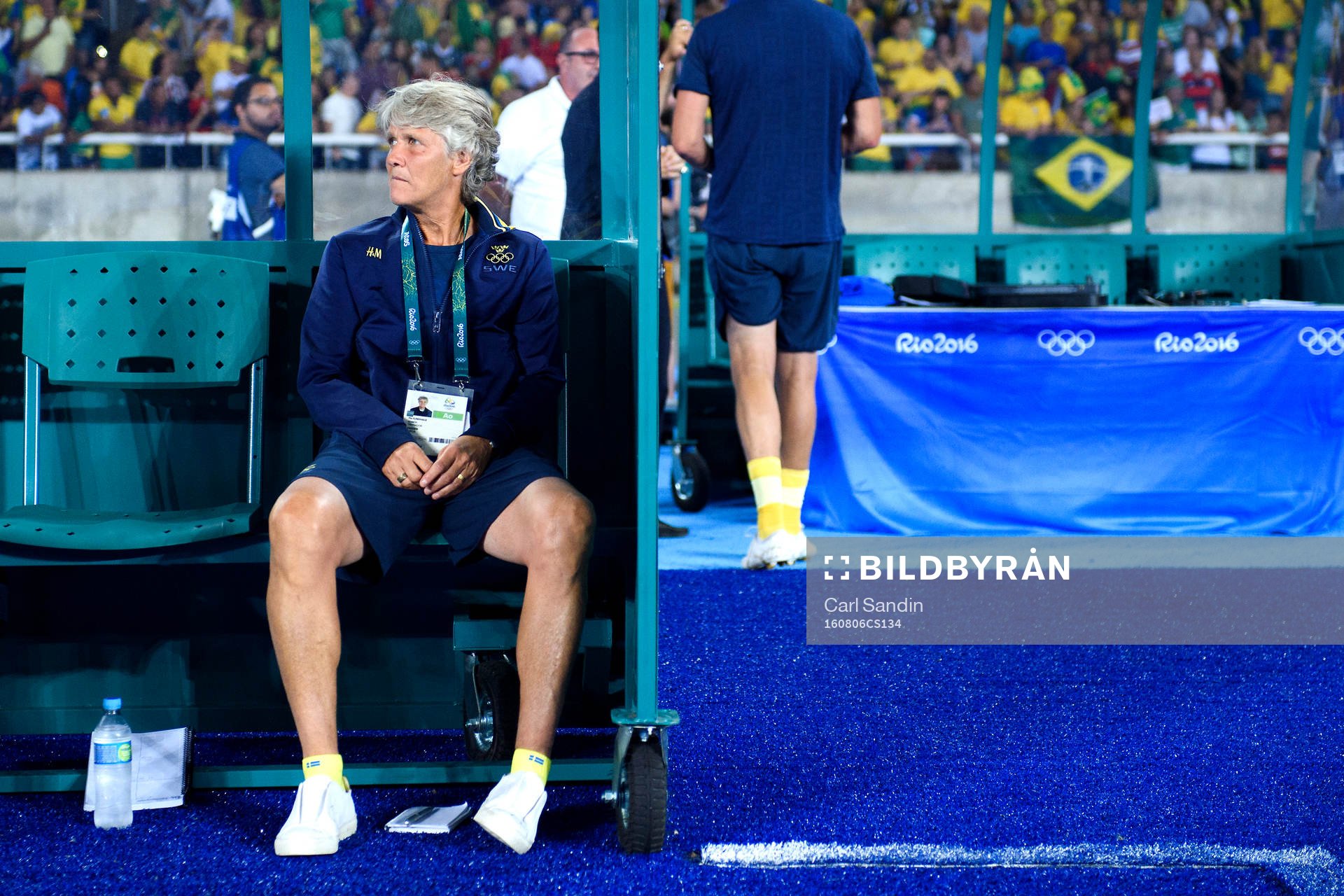 Sveriges förbundskapten Pia Sundhage på bänken i