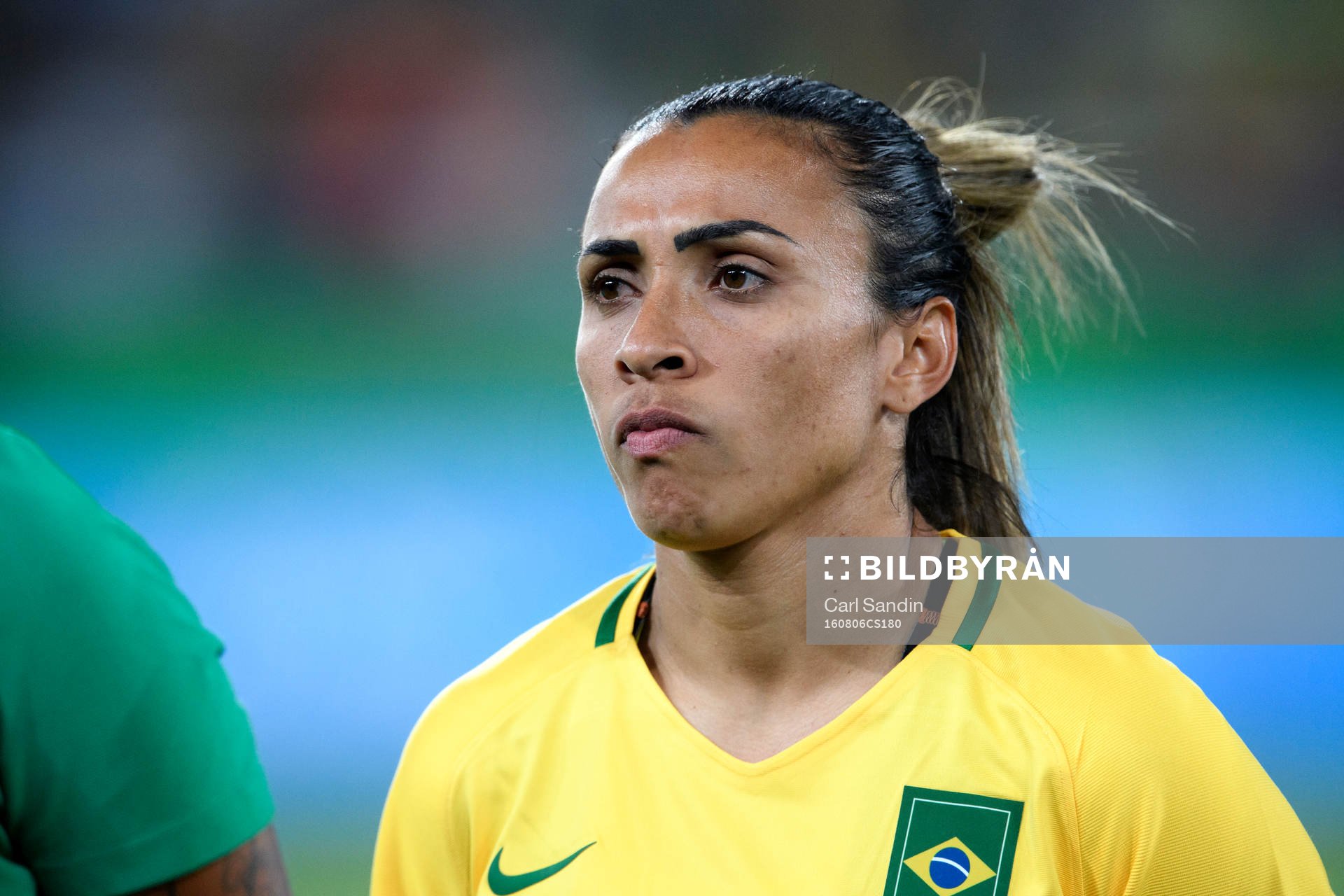 Brasiliens Sofia Jakobsson vid lineup innan fotbollsmatchen