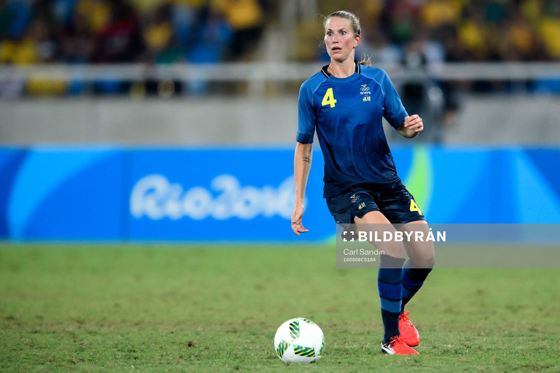 Sveriges Emma Berglund i fotbollsmatchen mellan Brasilien