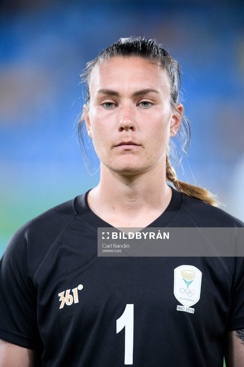 Sydafrikas målvakt Roxanne Barker vid lineup innan