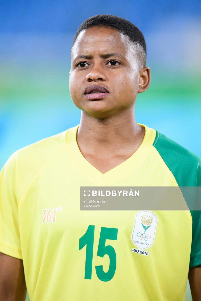 Sydafrikas Refiloe Jane vid lineup innan fotbollsmatchen