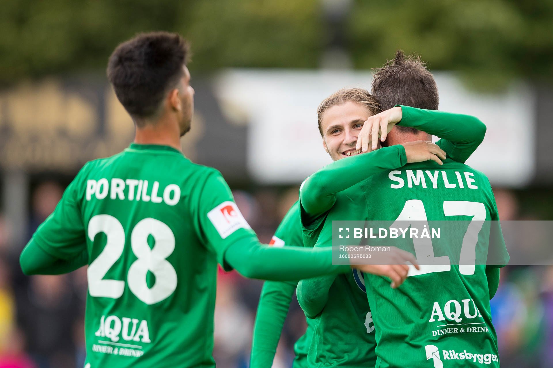 Jönköpings Alejandro Fernandez Portillo (med ryggen i