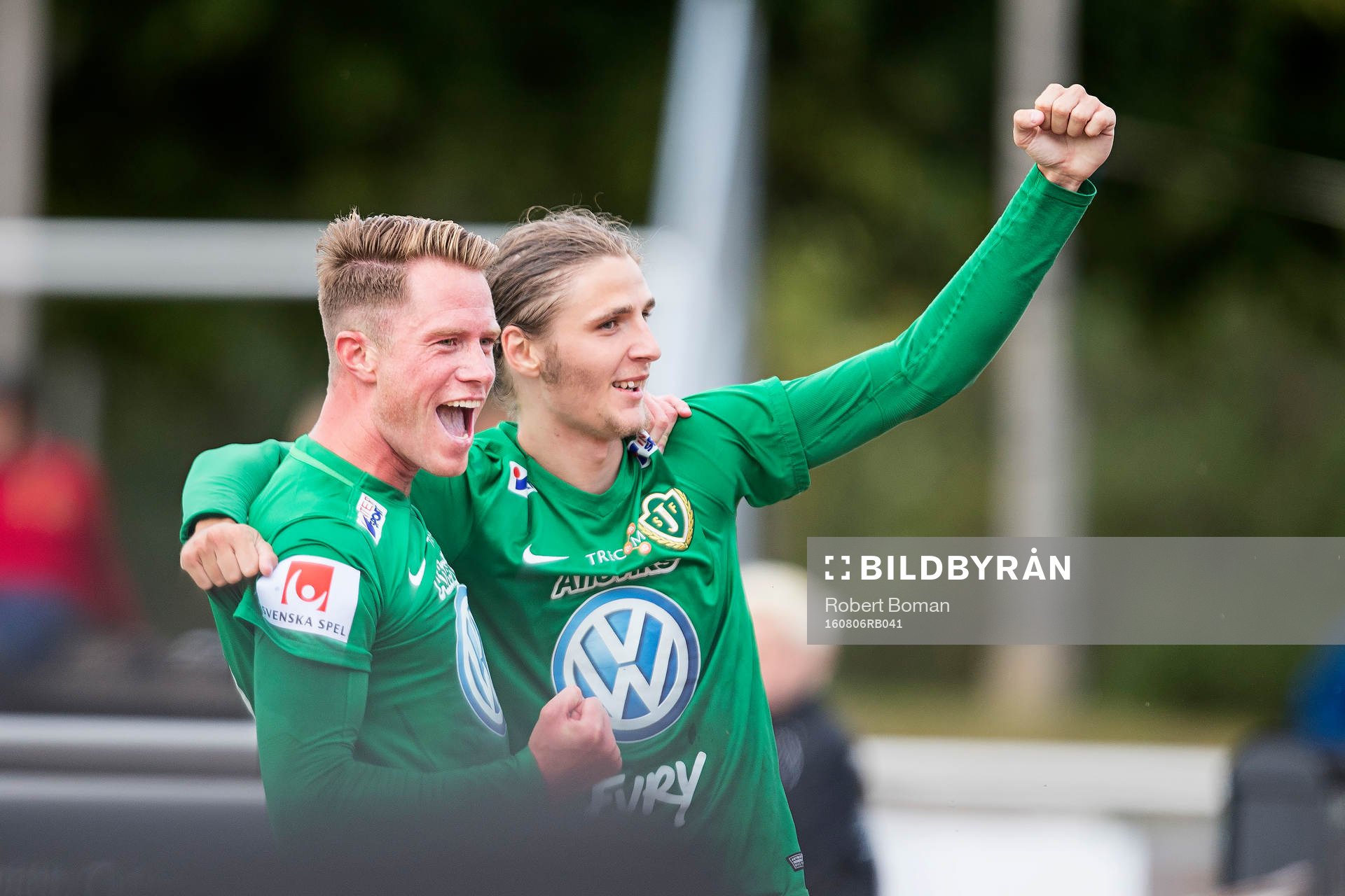 Jönköpings Tommy Thelin och Pawel Cibicki jublar