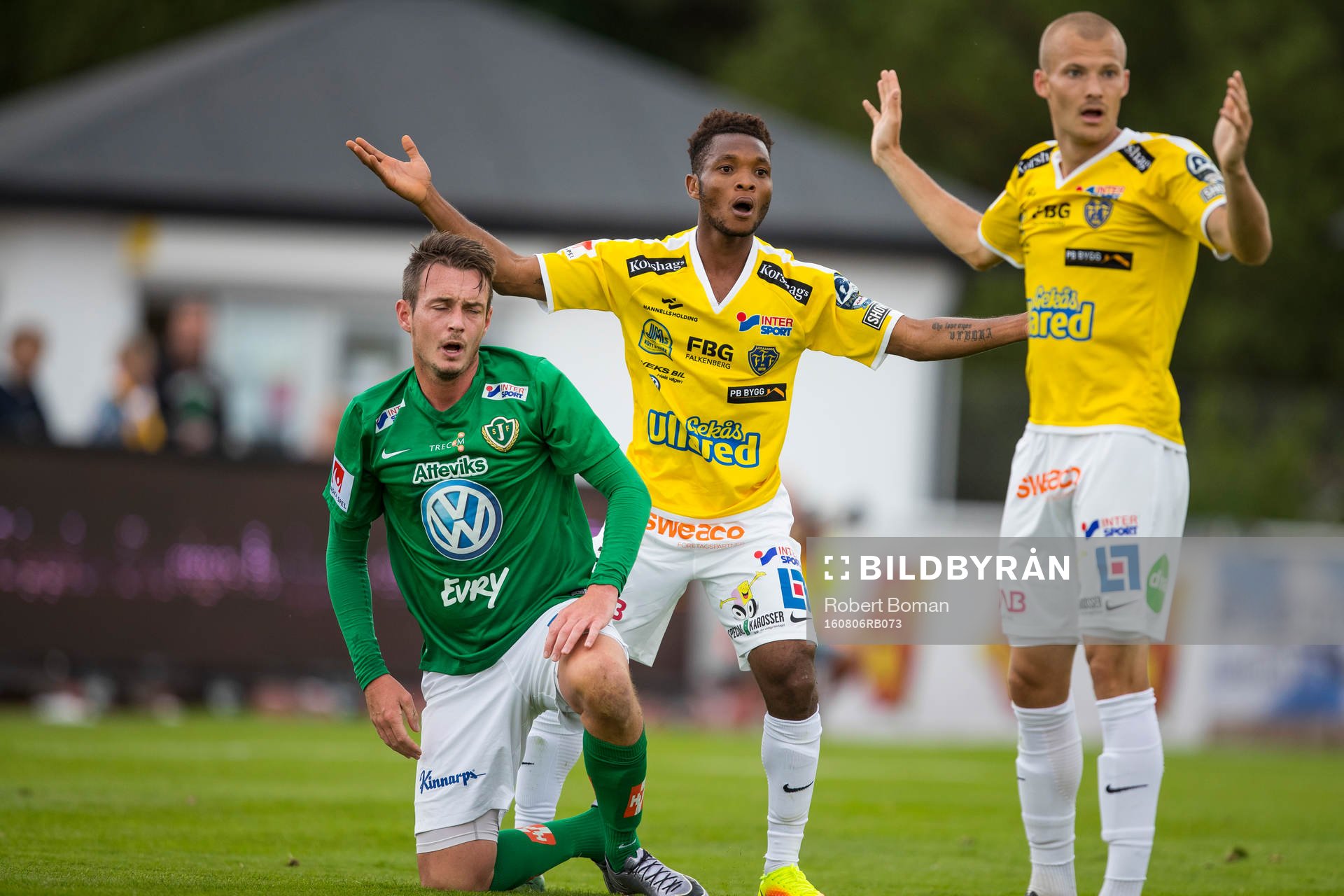 Jönköpings Daryl Smylie och Falkenbergs Enock Kwakwa och