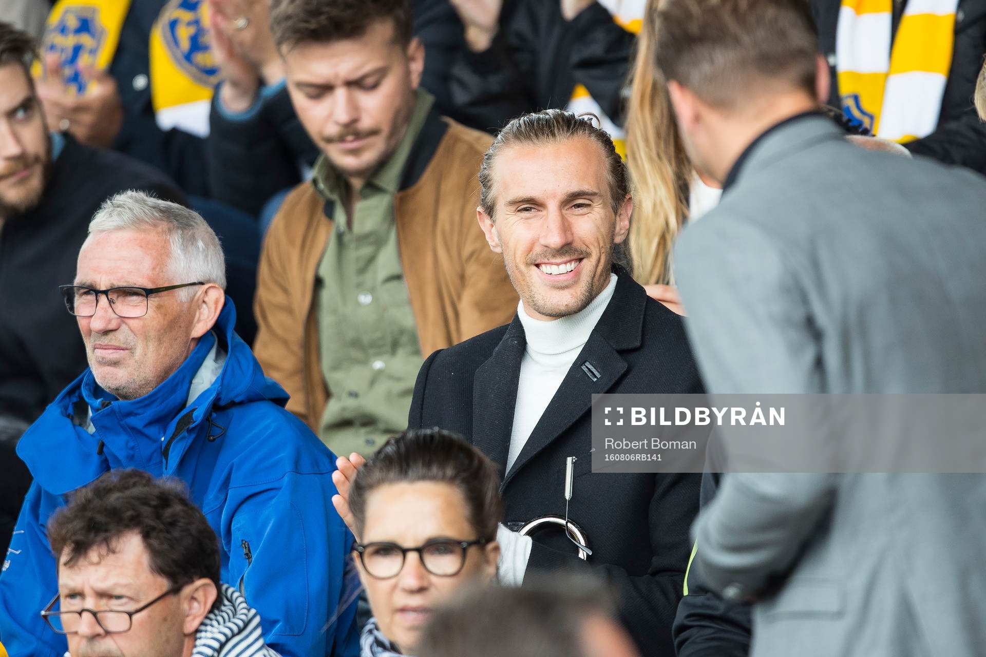 Falkenbergs Tobias Karlsson sitter på läktaren