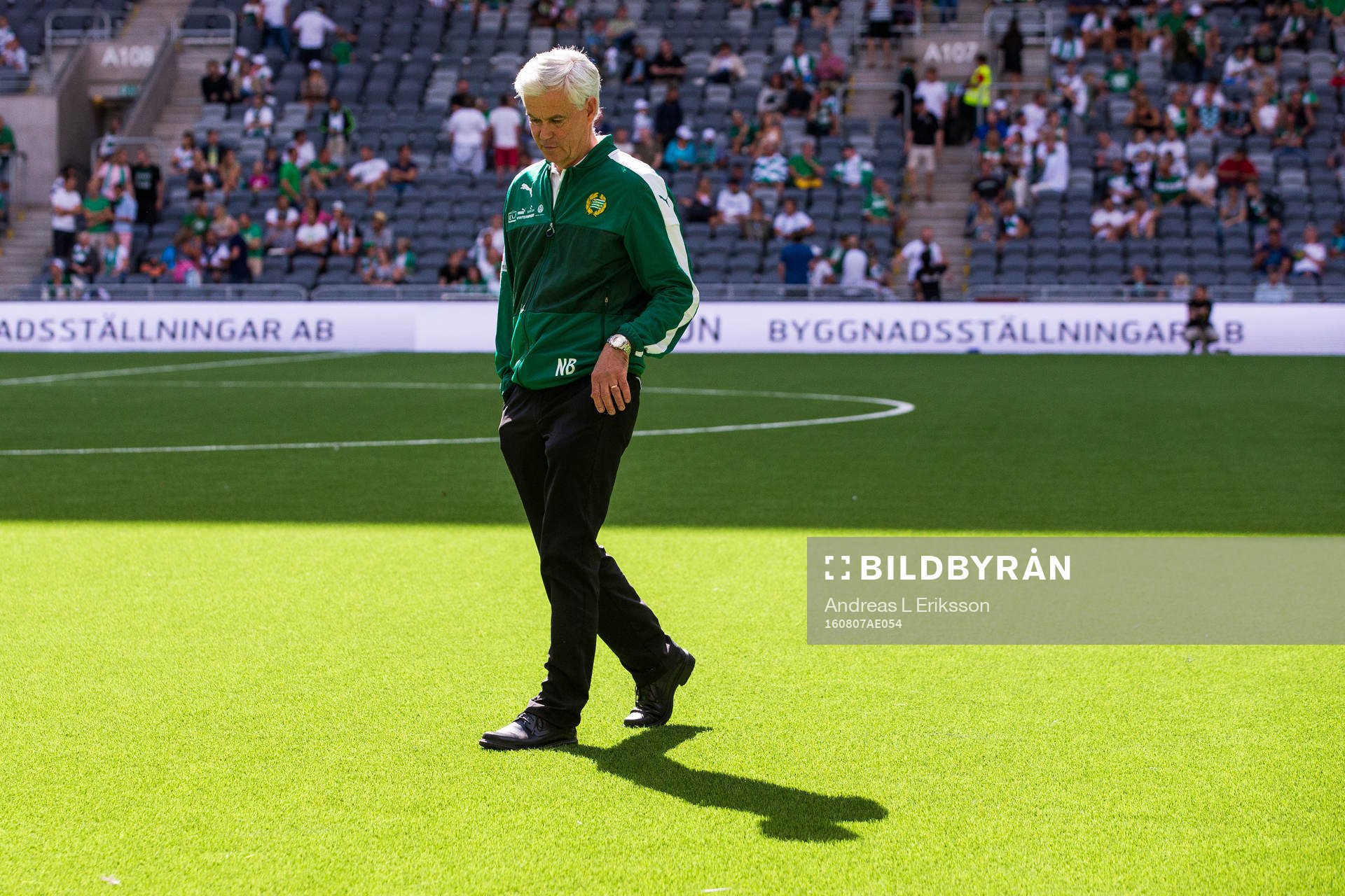 Hammarbys tränare Nanne Bergstrand innan fotbollsmatchen i