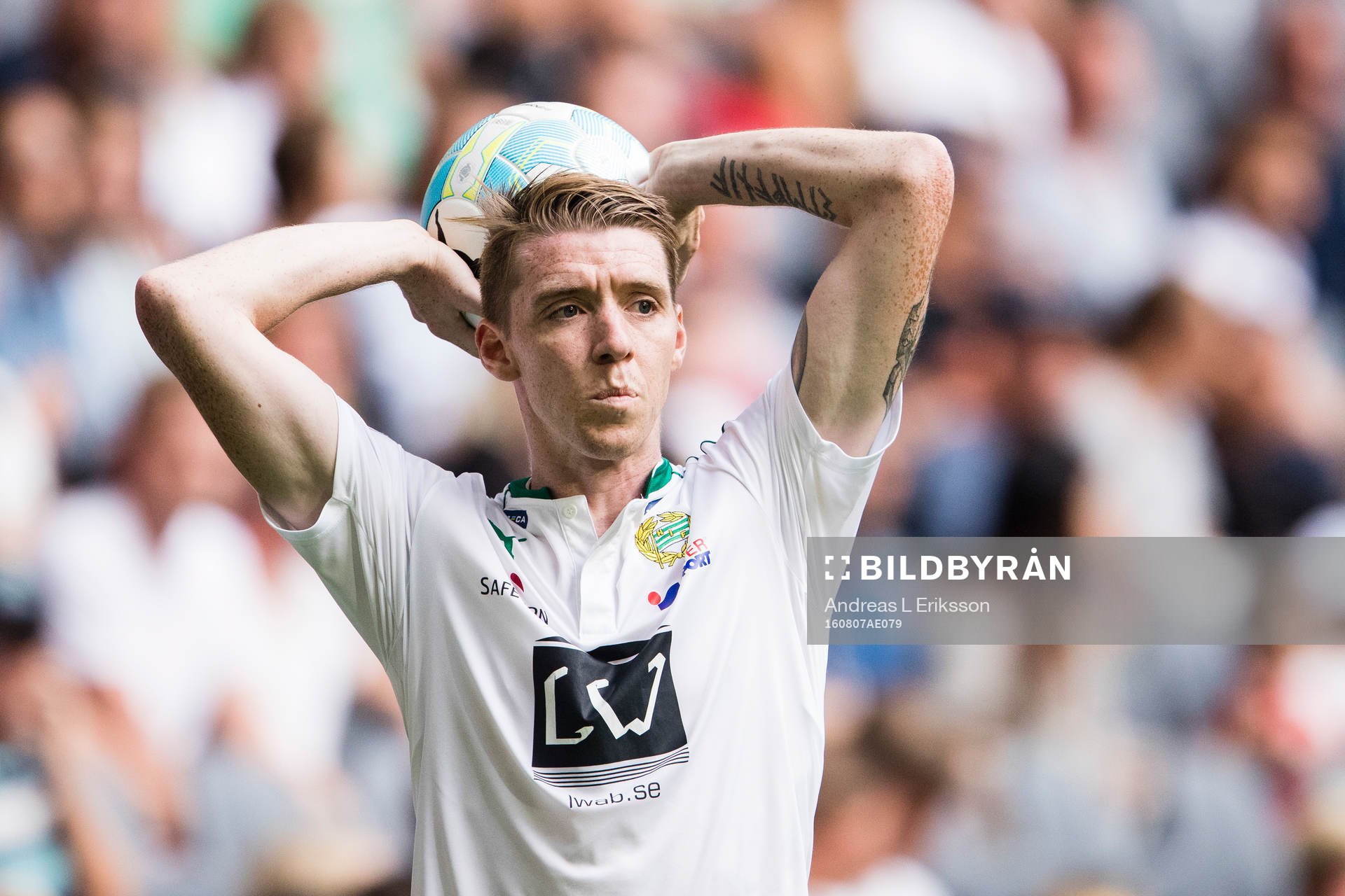 Hammarbys Birkir Már Saevarsson med ett inkast