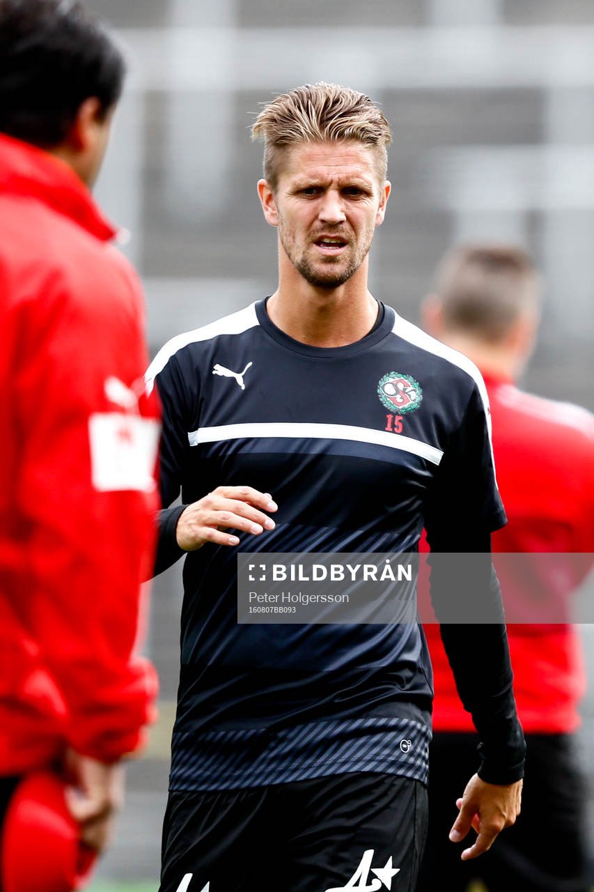 Örebros Martin Lorentzson värmer upp