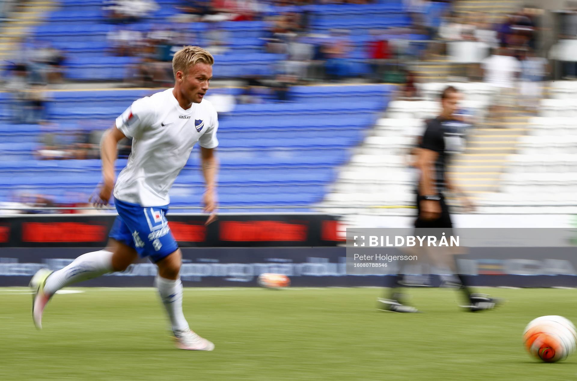 Norrköpings Nicklas Bärkroth värmer upp