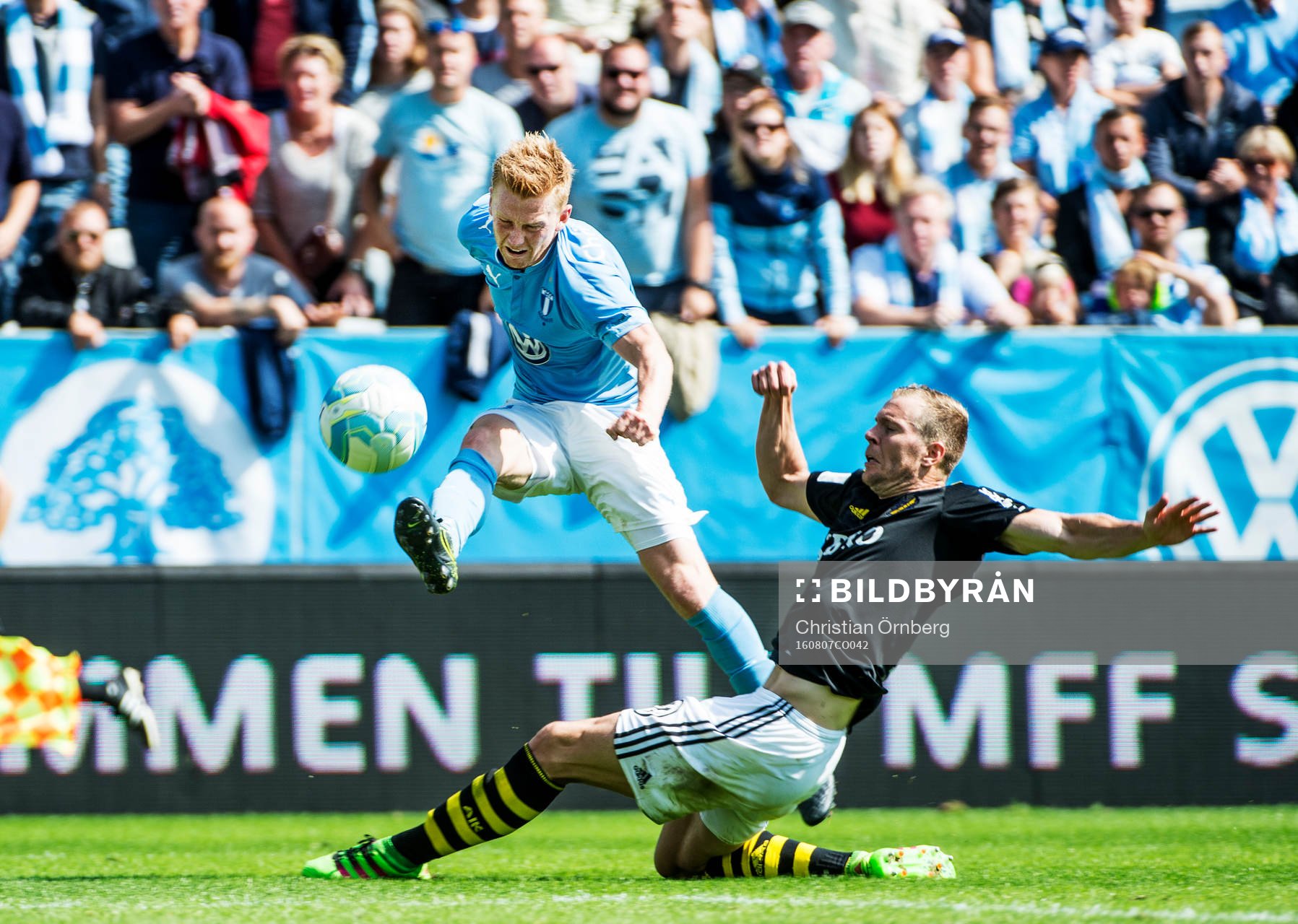 s Per Karlsson, slår in 2-0