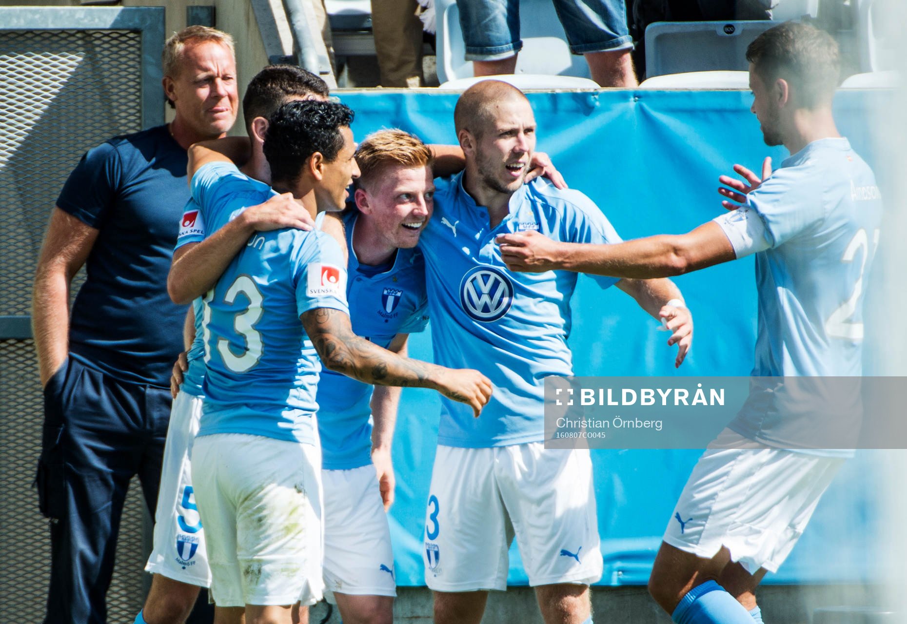 Malmö FFs Anders Christiansen jublar med Yoshimar Yotún,