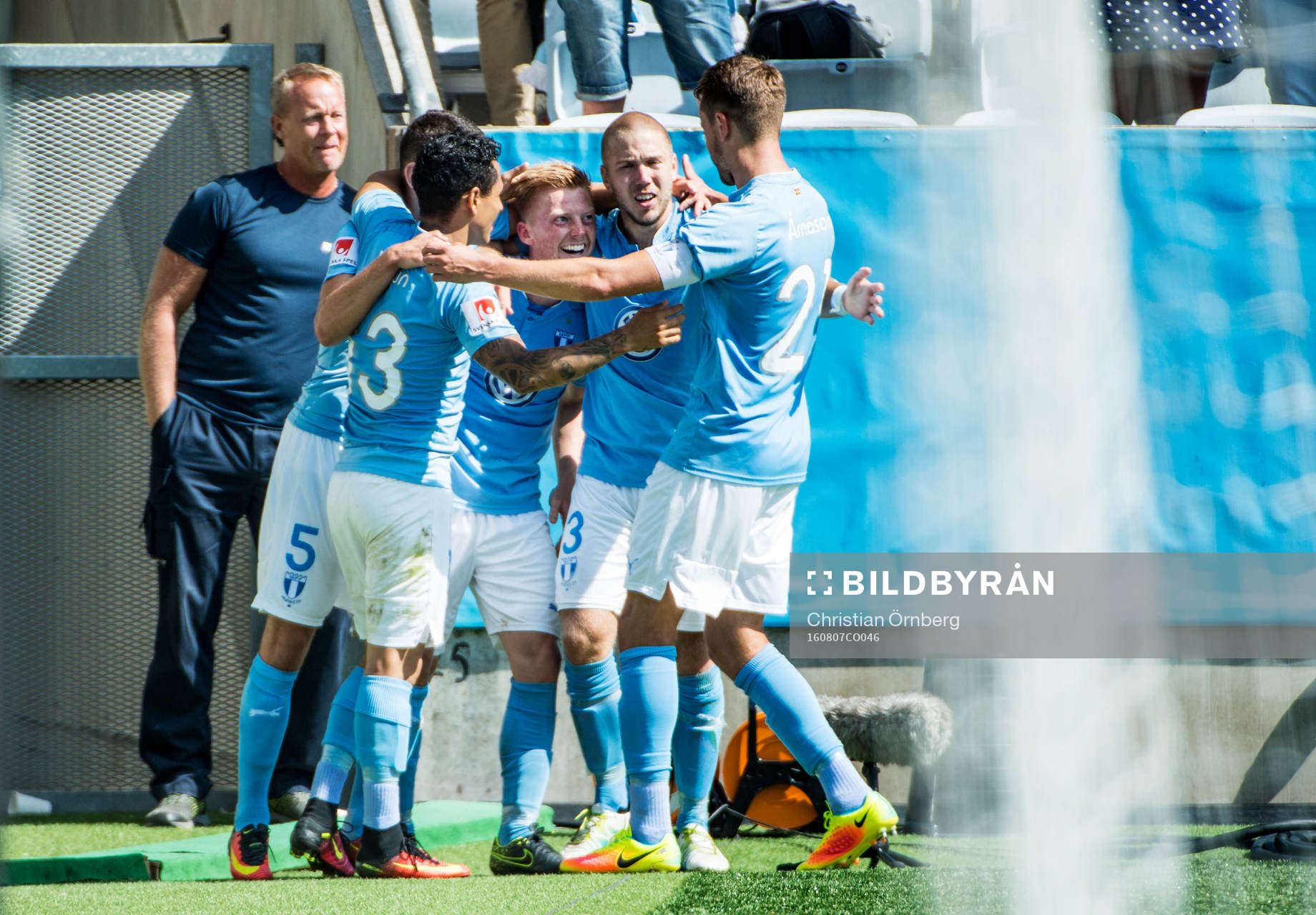 Malmö FFs Anders Christiansen jublar med Yoshimar Yotún,