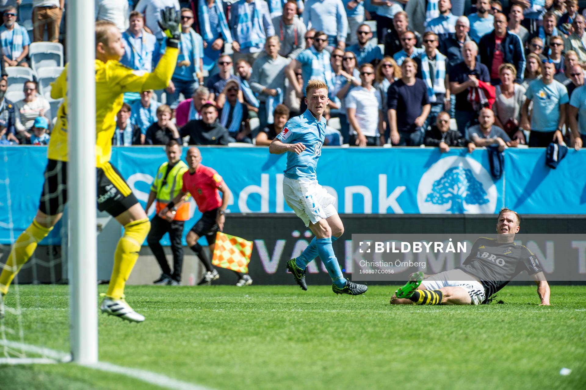 Malmö FFs Anders Christiansen slår in 2-0 på målvakt