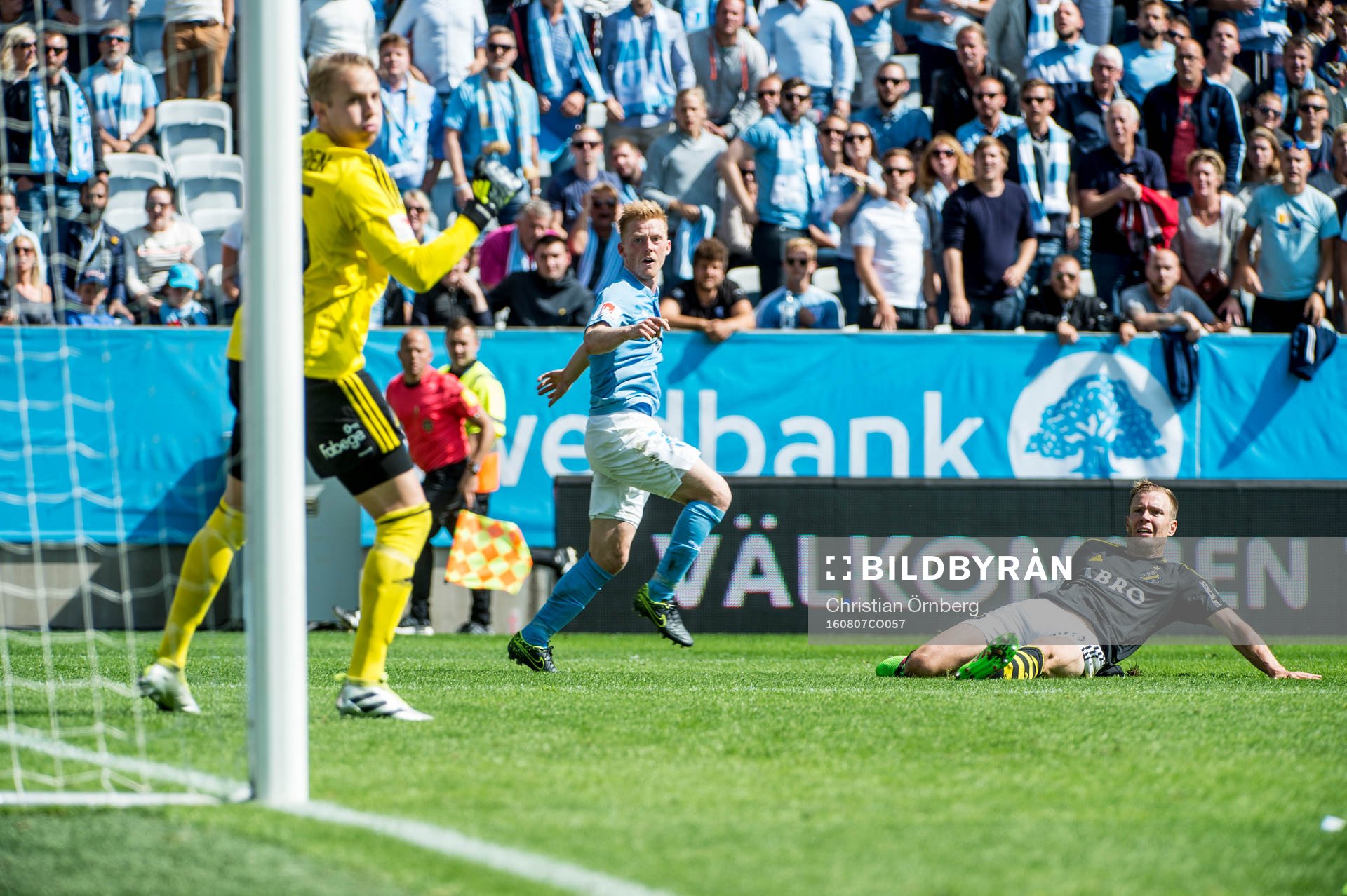 Malmö FFs Anders Christiansen slår in 2-0 på målvakt