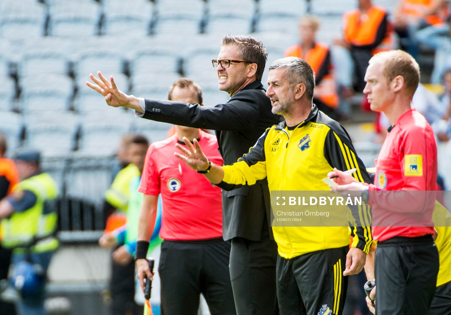 s tränare Rikard Norling skriker