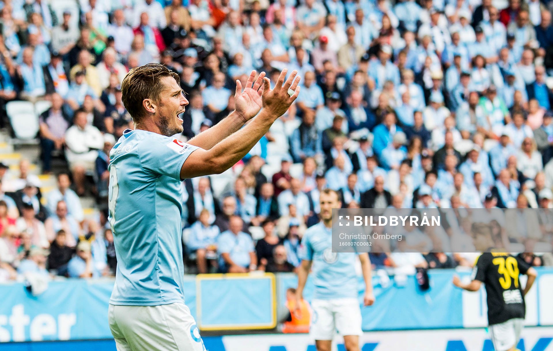 Malmö FFs Markus Rosenberg är uppgiven under fotbollsmatchen i Allsvenskan mellan Malmö FF och AIK den 7 augusti 2016 i Malmö.