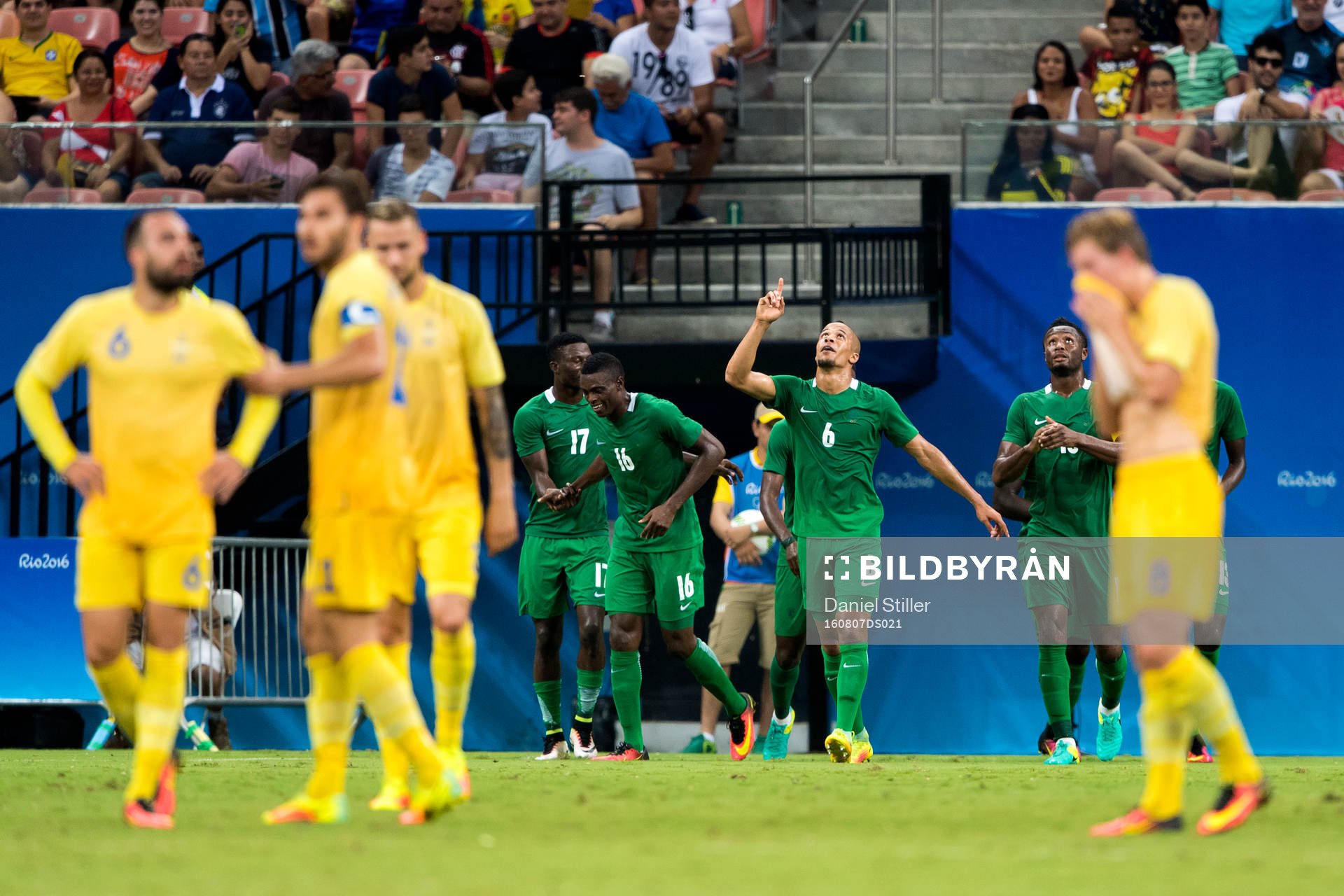 Nigerias William Ekong jublar efter 0-1 under fotbollsmatchen mellan Sverige och Nigeria den 7 augusti 2016 under OS i Manaus.
