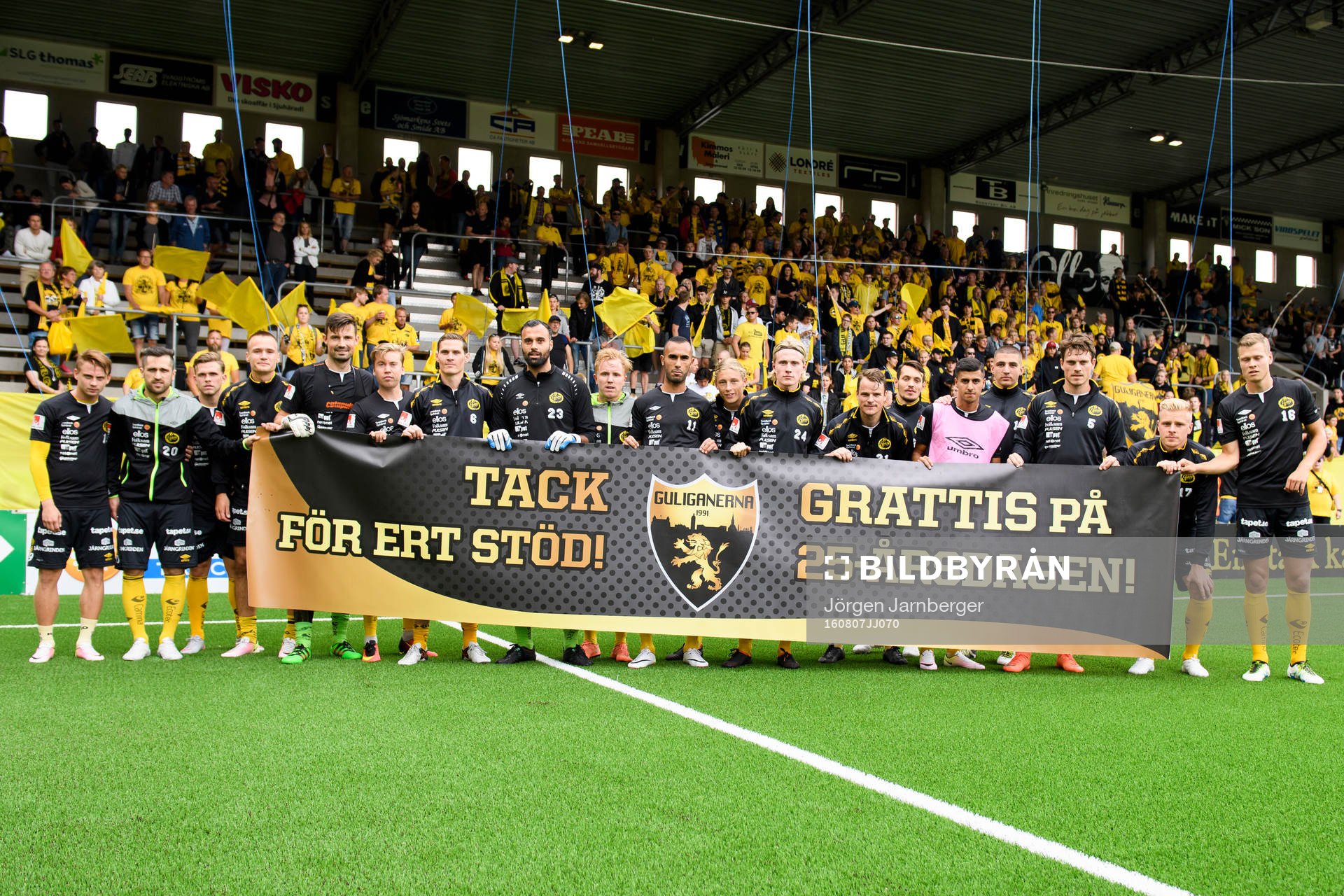 Elfsborgs spelare hyllar supporterklubben Guliganerna på