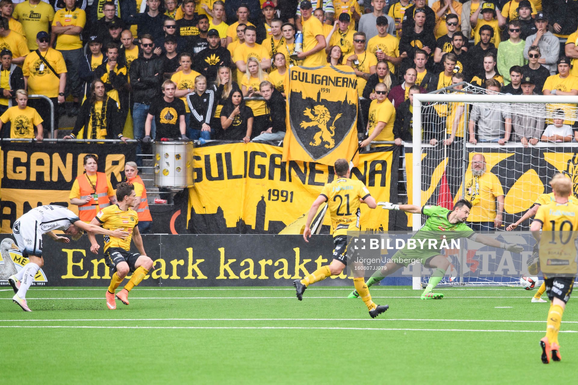 Häckens Samuel Gustafson gör 1-2