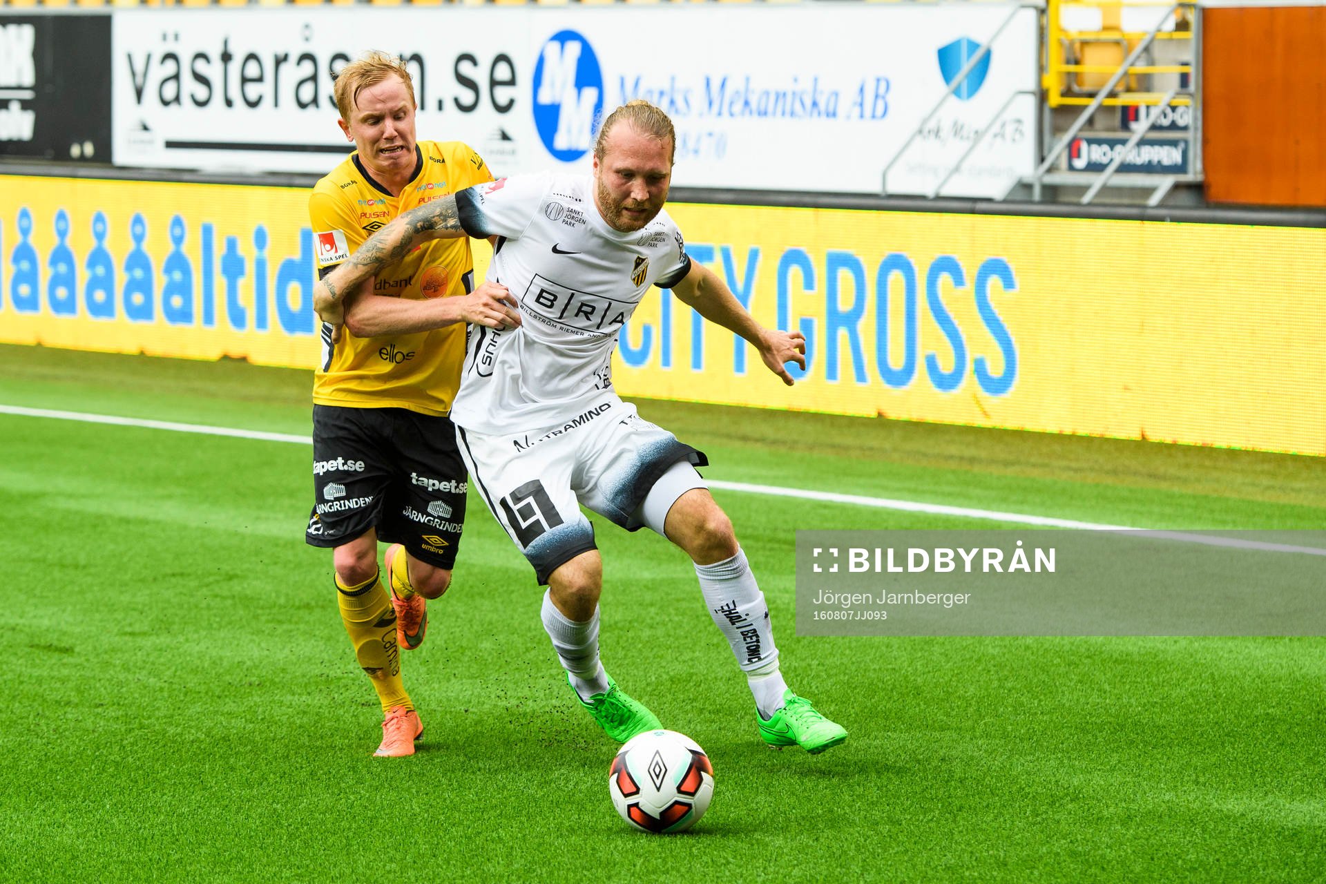 Häckens Emil Wahlström och Elfsborgs Simon Lundevall
