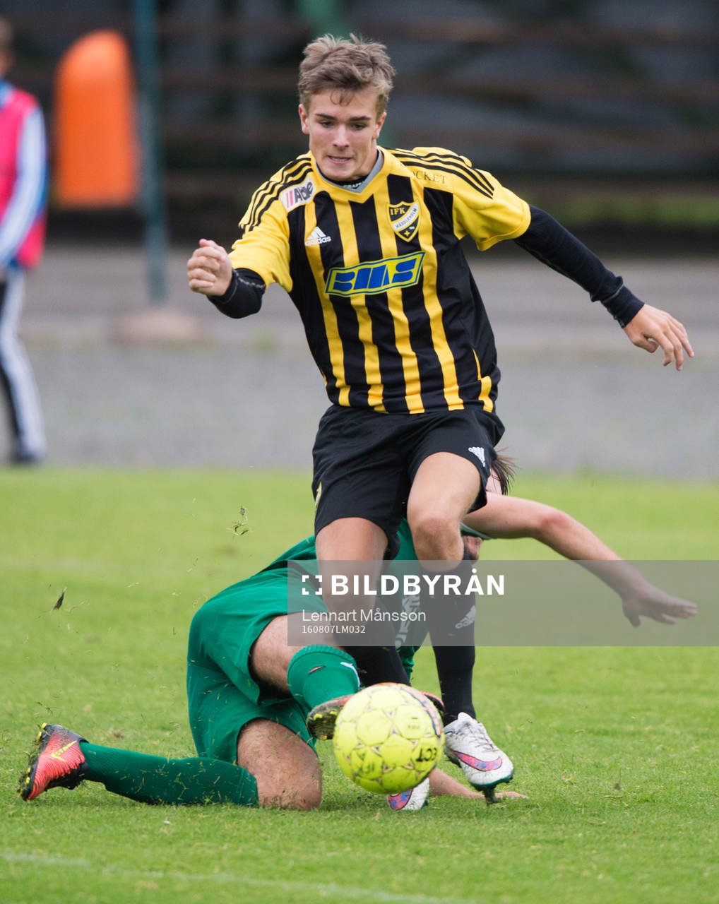 IFK Hässleholms Elliott Nilsson i matchen i division 2