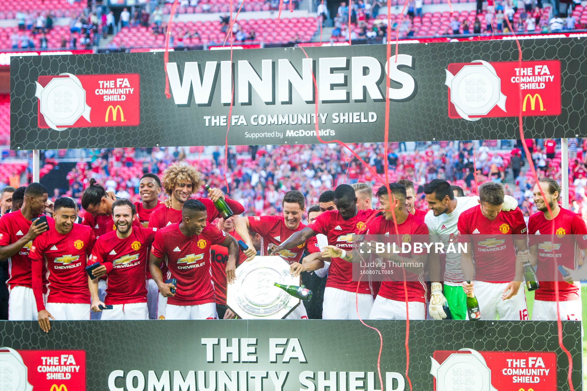 Manchester Uniteds spelare firar