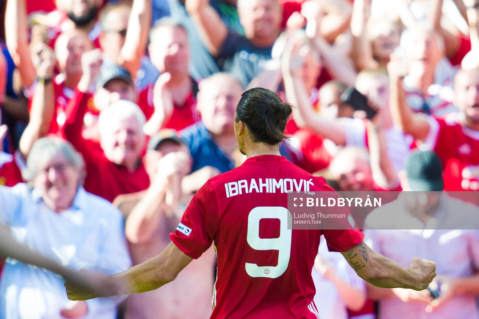 Manchester Uniteds Zlatan Ibrahimovic jublar
