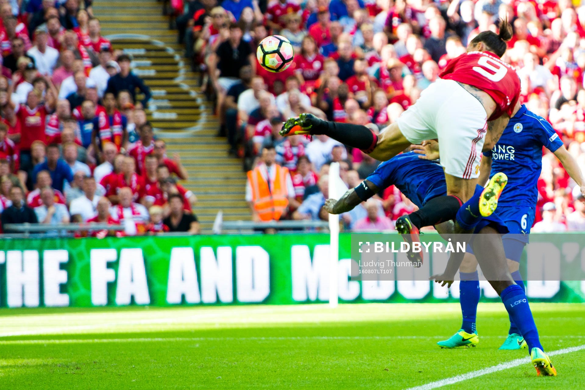 Manchester Uniteds Zlatan Ibrahimovic gör 1-2