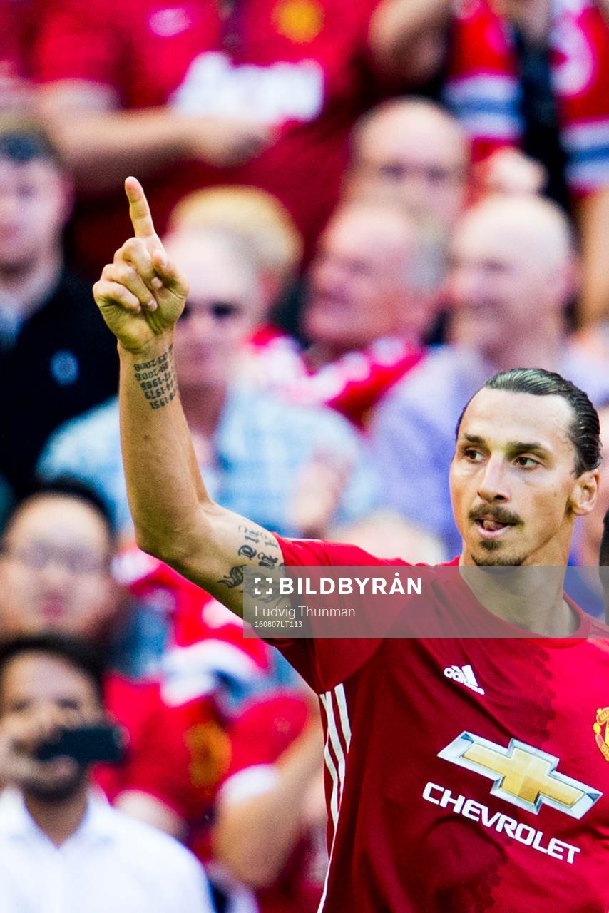 Manchester Uniteds Zlatan Ibrahimovic jublar
