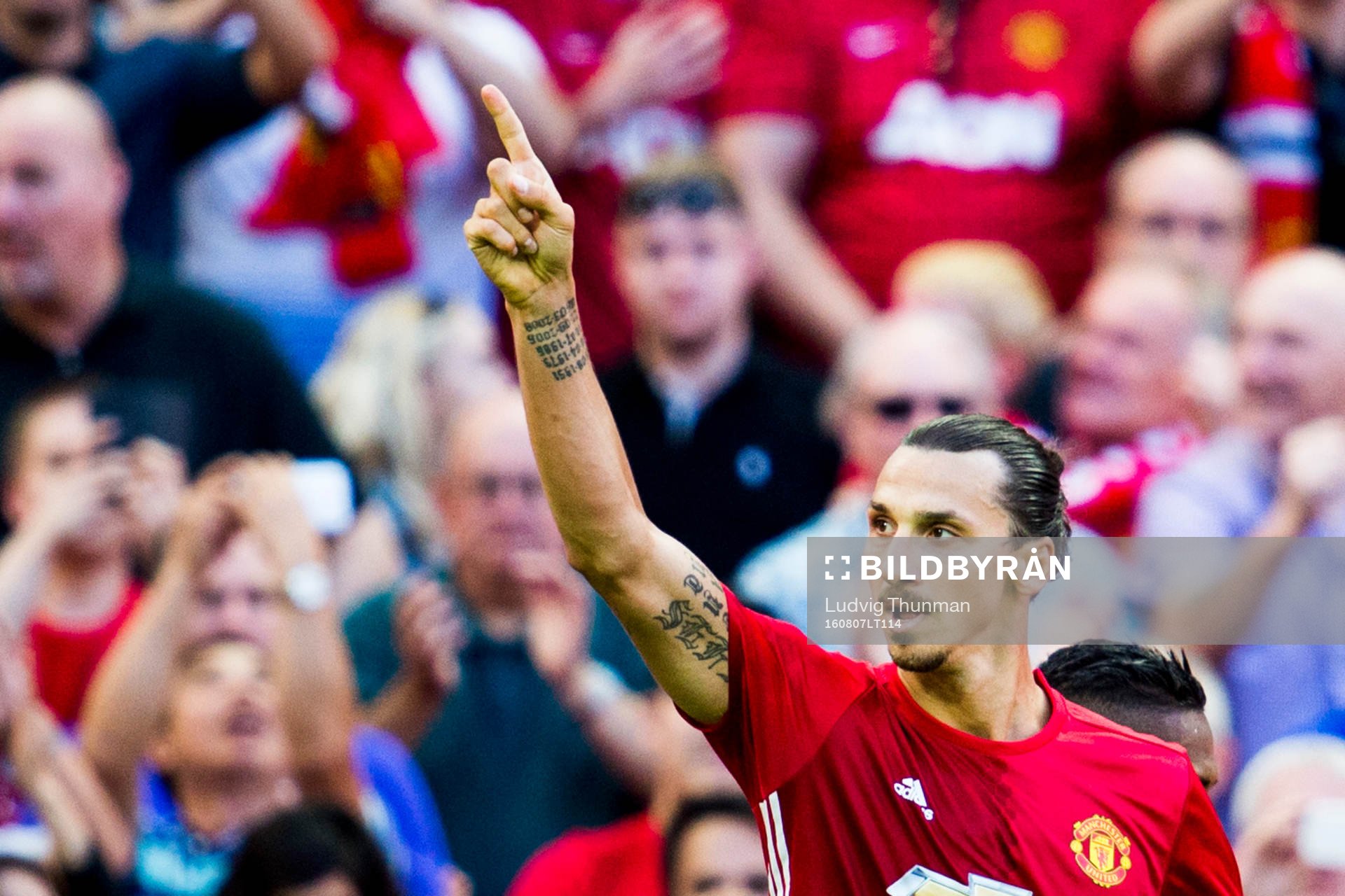 Manchester Uniteds Zlatan Ibrahimovic jublar
